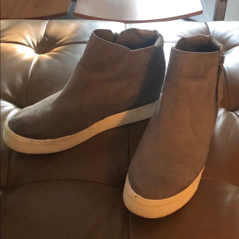 Grey wedged sneakers